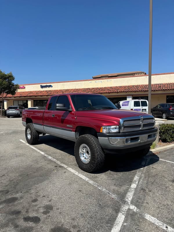 1998 Dodge Ram 2500 Club Cab - Long Bed