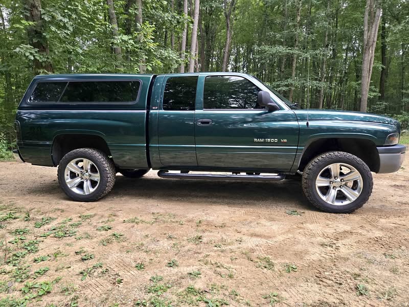 2001 Dodge Ram 1500 Quad Cab - SLT Pickup 4D 6 1\/4 ft