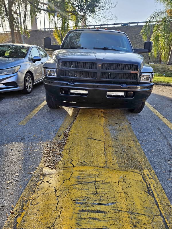 1999 Dodge Ram 3500 - SLT Pickup 4D 6 1\/4 ft
