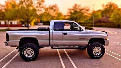 2001 Dodge  Ram! Minty Fresh Classic 4x4! 5.9L V8 Magnum Only 71,500 Miles! Unicorn!