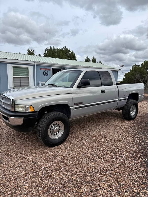 1999 Dodge Ram 2500 Quad Cab - Laramie slt