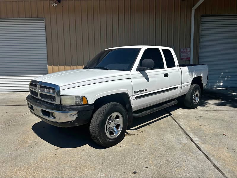 1999 Dodge Ram 1500 Club Cab - Short Bed