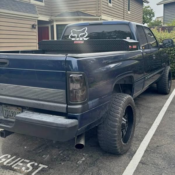 2001 Dodge Ram 1500 - SLT Pickup 4D 6 1\/3 ft