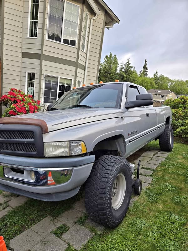 1998 Dodge Ram 2500 Quad Cab - SLT Pickup 4D 8 ft