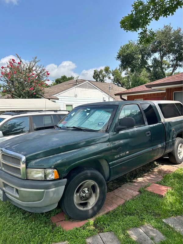 2001 Dodge Ram 1500 Club Cab - Short Bed