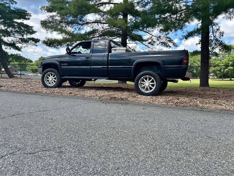 2001 Dodge Ram 2500 Crew Cab - ST Pickup 4D 8 ft
