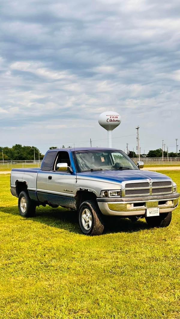 1997 Dodge Ram 1500 - SLT Pickup 2D 6 1\/4 ft