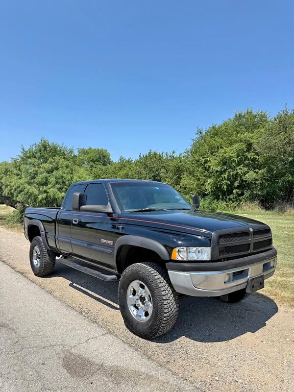 2000 Dodge Ram 2500 - Laramie Pickup 4D 6 1\/4 ft