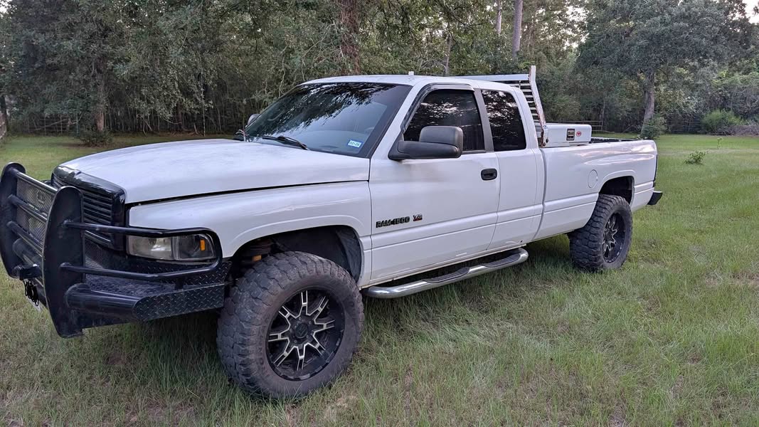 1999 Dodge Ram 1500 Club Cab - Long Bed