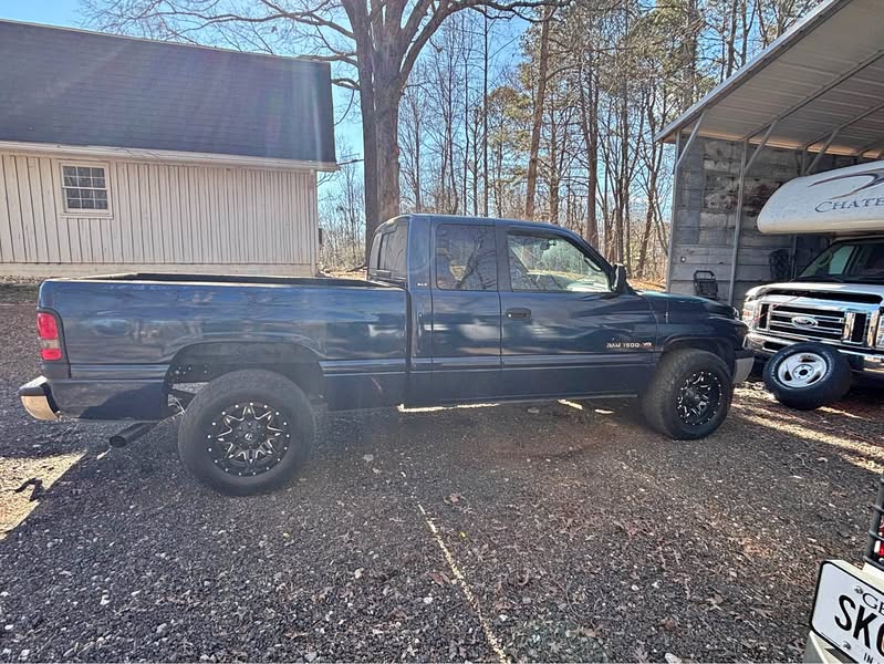 2001 Dodge Ram 1500 Crew Cab - Laramie Pickup 4D 5 1\/2 ft
