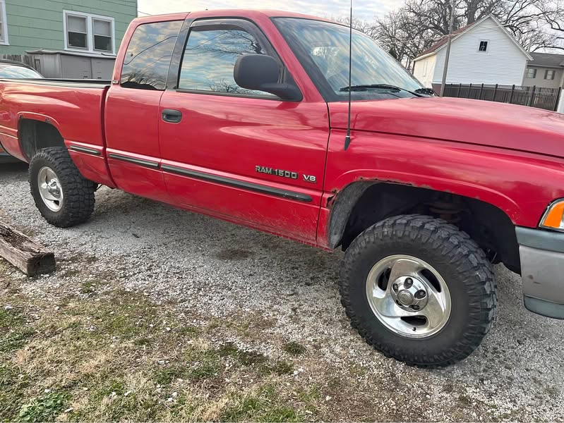 1998 Dodge Ram 1500 Club Cab - Short Bed