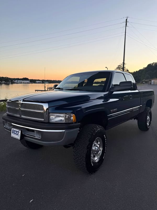 2001 Dodge Ram 2500 Quad Cab - SLT Pickup 4D 6 1\/4 ft