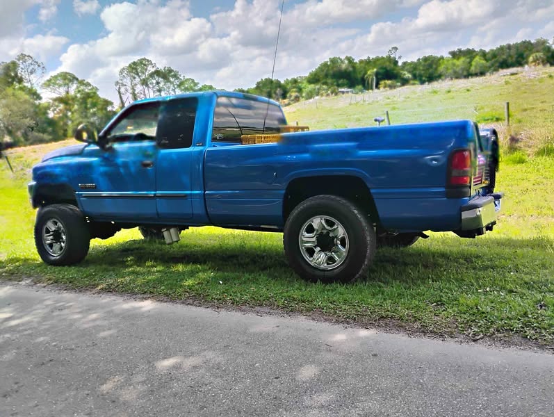 2001 Dodge Ram 2500 - SLT Pickup 4D 8 ft