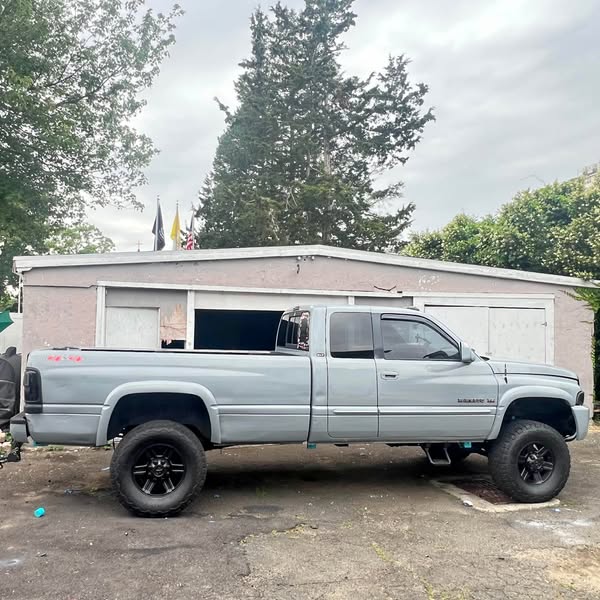 2001 Dodge Ram 2500 - HD Long Bed