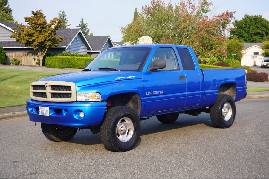 1999 Dodge Ram 1500 Club Cab - Short Bed