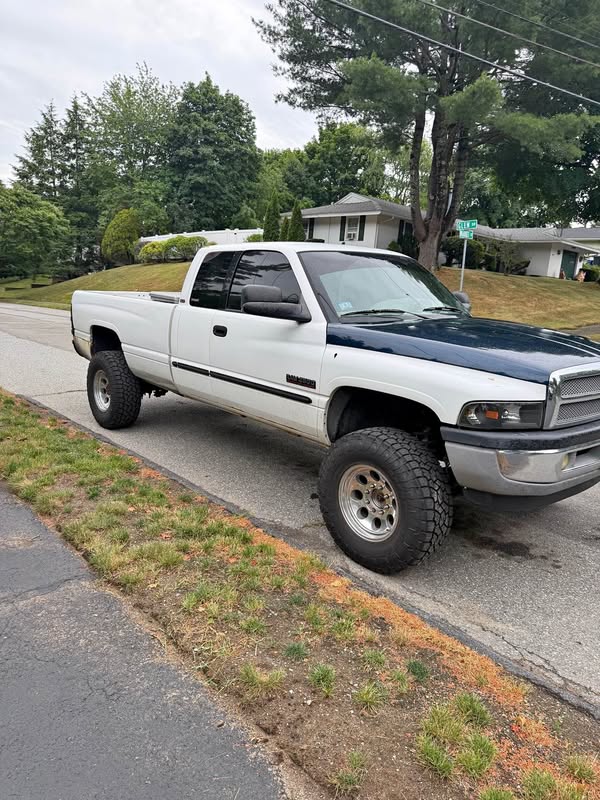 2001 Dodge Ram 2500 Quad Cab - SLT Pickup 4D 8 ft