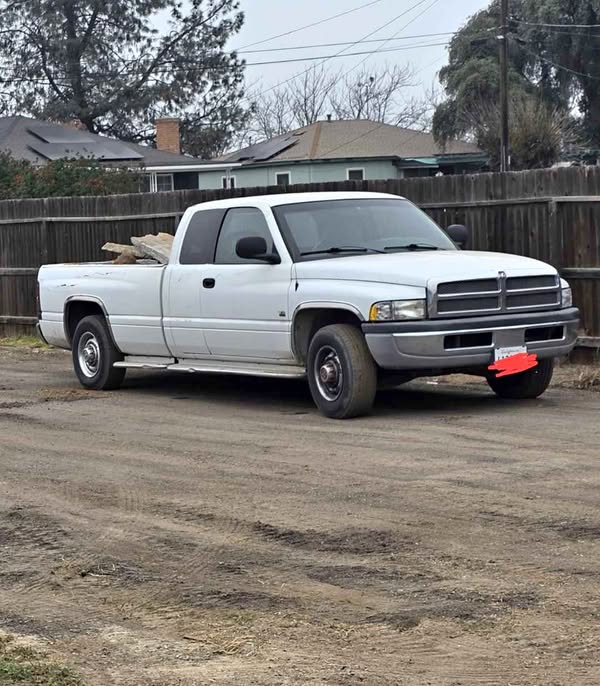2001 Dodge Ram 2500 Club Cab - Long Bed
