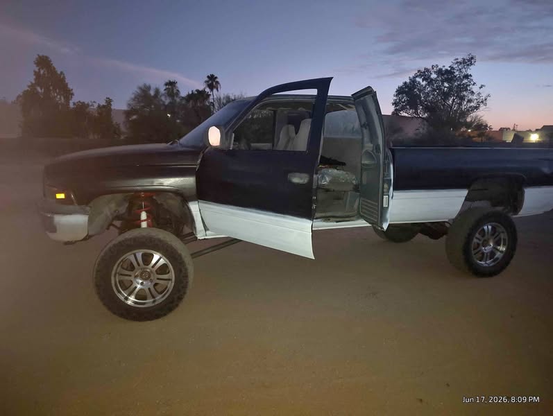 2001 Dodge Ram 1500 Club Cab - Long Bed
