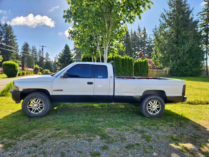 2001 Dodge Ram 2500 Club Cab - Long Bed