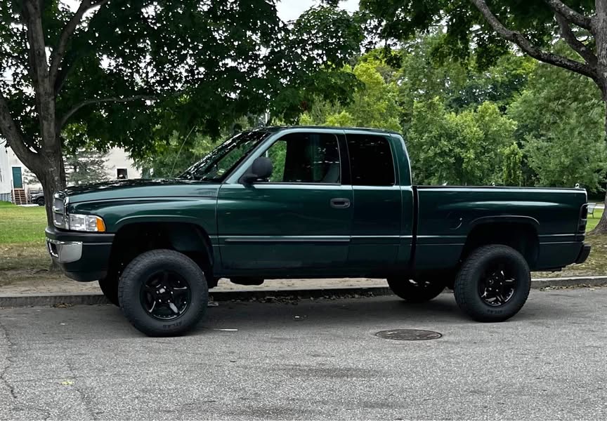 2001 Dodge Ram 1500 - SLT Pickup 4D 5 1\/2 ft