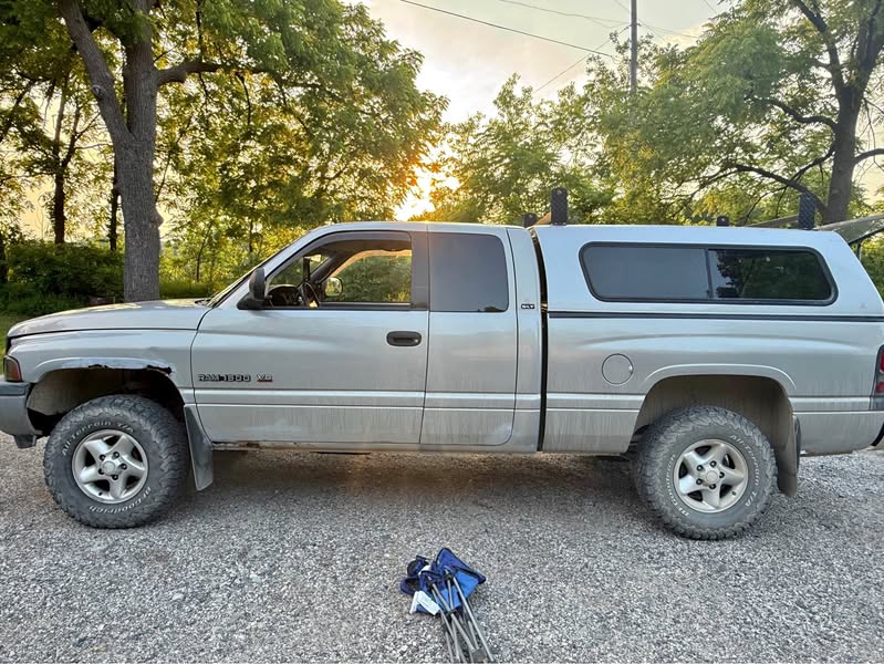 2000 Dodge Ram 1500 - Laramie Pickup 4D 6 1\/4 ft