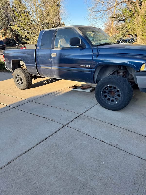2001 Dodge Ram 2500 Crew Cab - Laramie Pickup 4D 6 1\/3 ft