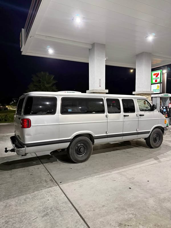 2001 Dodge Ram Van B350 - Van