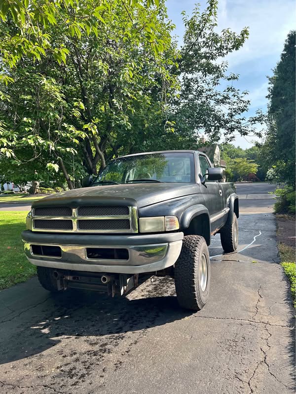 1996 Dodge Ram 1500 Regular Cab - SXT Pickup 2D 6 1\/4 ft