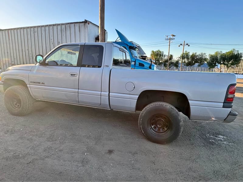 1999 Dodge Ram 1500 Club Cab - Short Bed