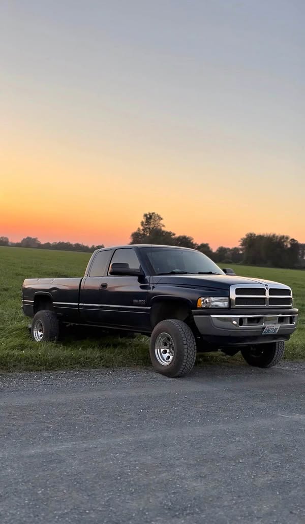2001 Dodge Ram 2500 - SLT Pickup 4D 8 ft