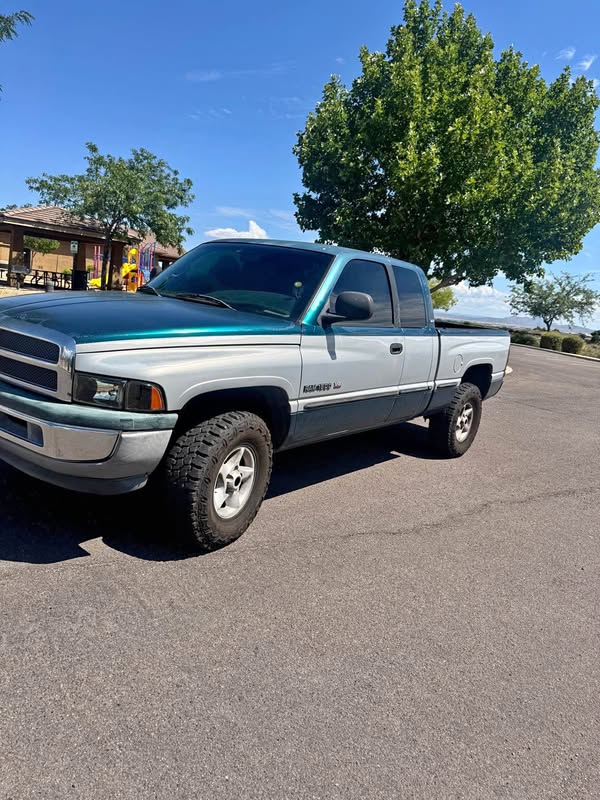1998 Dodge Ram 1500 Club Cab - Short Bed