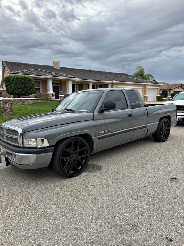 2001 Dodge Ram 1500 - SLT Pickup 2D 6 1\/3 ft