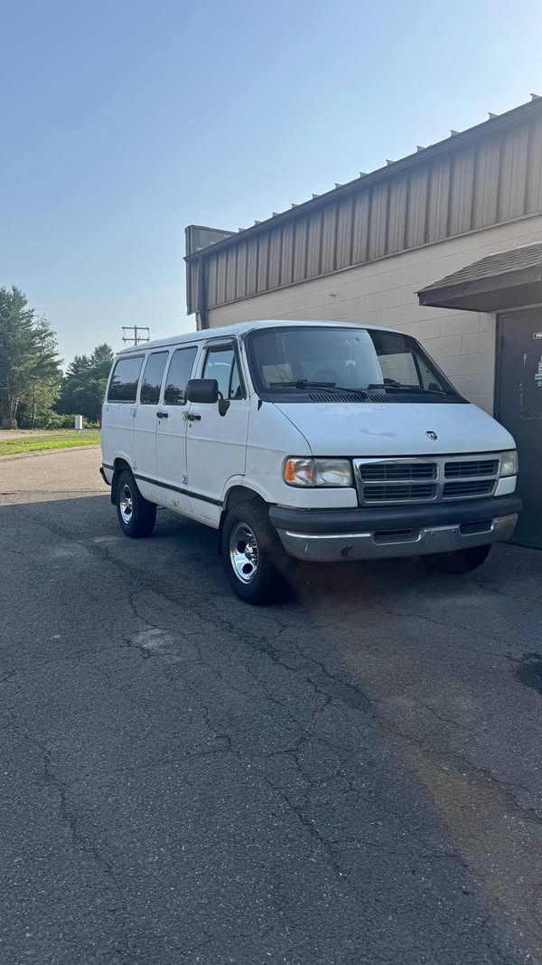 1996 Dodge Ram Van 1500 - Van