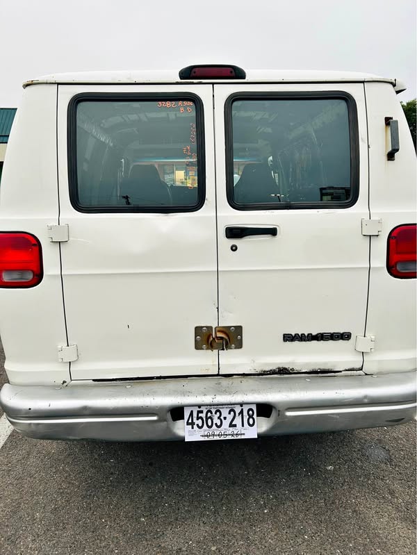 2000 Dodge Ram Van 1500 - Van