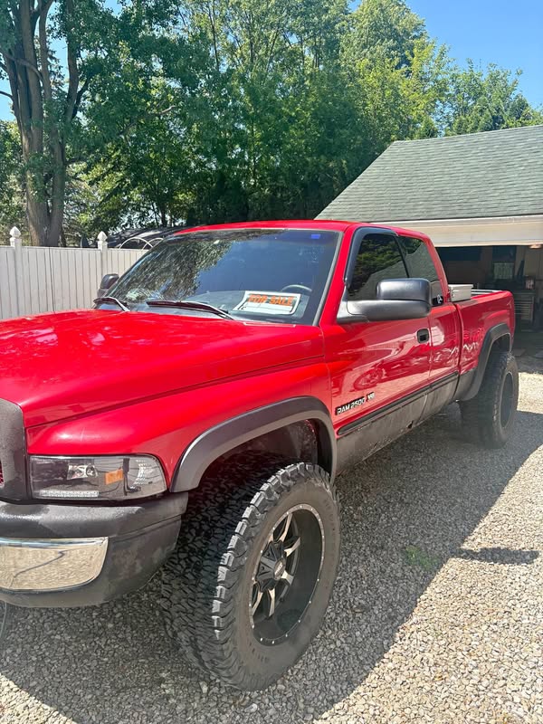 2000 Dodge Ram 2500 - SLT Pickup 4D 6 1\/3 ft