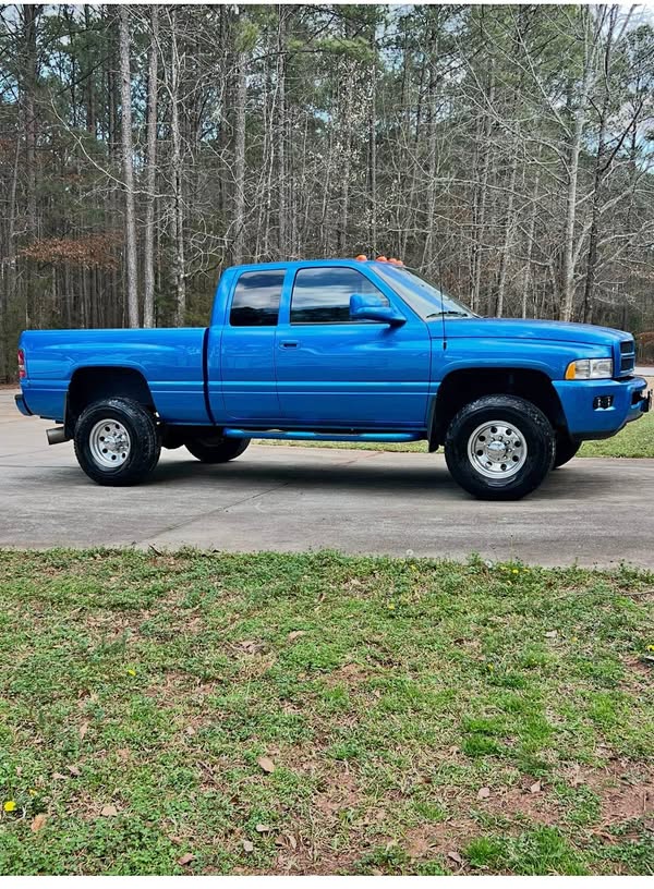 1998 Dodge Ram 2500 Quad Cab - SLT Pickup 4D 6 1\/4 ft