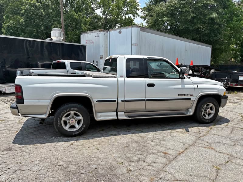 1998 Dodge Ram 2500 Club Cab - Short Bed