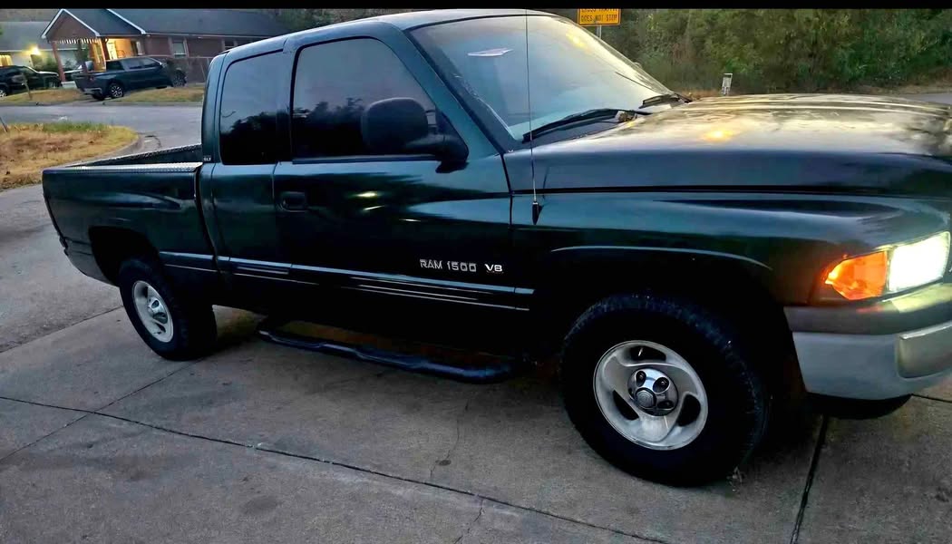 2001 Dodge Ram 1500 Crew Cab - Laramie Pickup 4D 5 1\/2 ft
