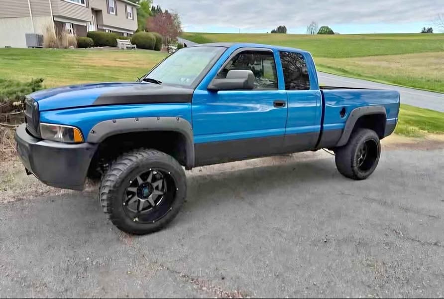 2001 Dodge Ram 1500 Club Cab - Long Bed