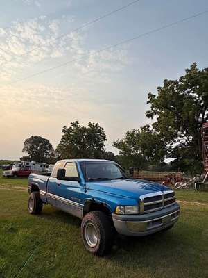1998 Dodge Ram 1500 Club Cab - Long Bed