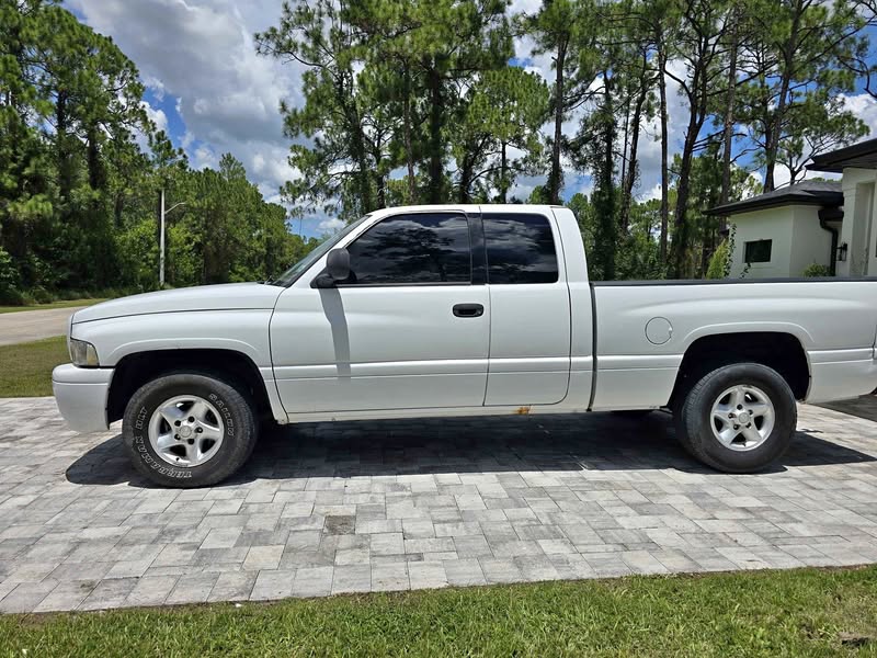 2000 Dodge Ram 1500 Quad Cab - SLT Pickup 4D 6 1\/4 ft