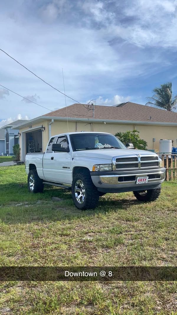 2001 Dodge Ram 1500 Club Cab - Short Bed