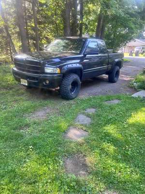 2001 Dodge Ram 1500 Club Cab - Short Bed