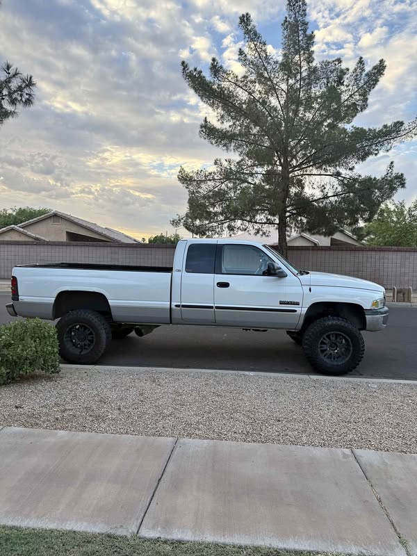 2000 Dodge Ram 2500 Club Cab - Long Bed