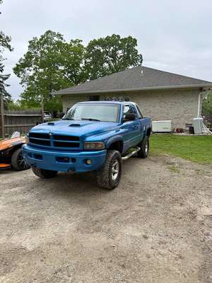 2001 Dodge Ram 1500 Club Cab - Short Bed