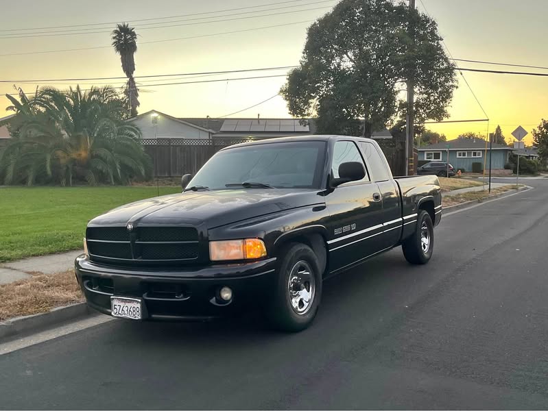 1999 Dodge Ram 1500 Crew Cab - SLT Pickup 4D 5 1\/2 ft