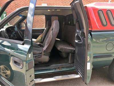 1999 Dodge Ram 1500 Club Cab - Short Bed