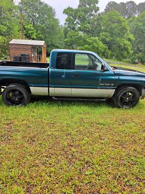 1999 Dodge Ram 1500 Club Cab - Short Bed