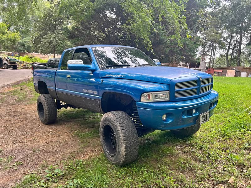 2001 Dodge Ram 1500 Quad Cab - SLT Pickup 4D 6 1\/3 ft
