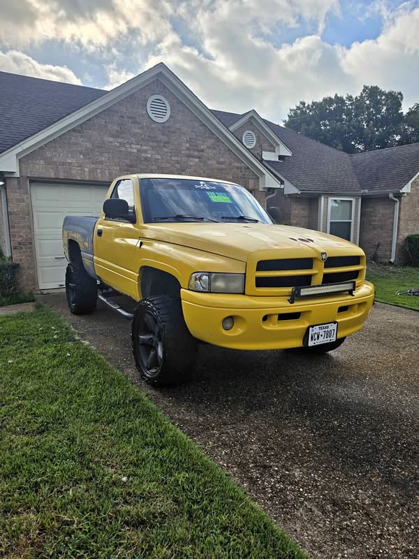 1999 Dodge Ram 1500 Regular Cab - Short Bed